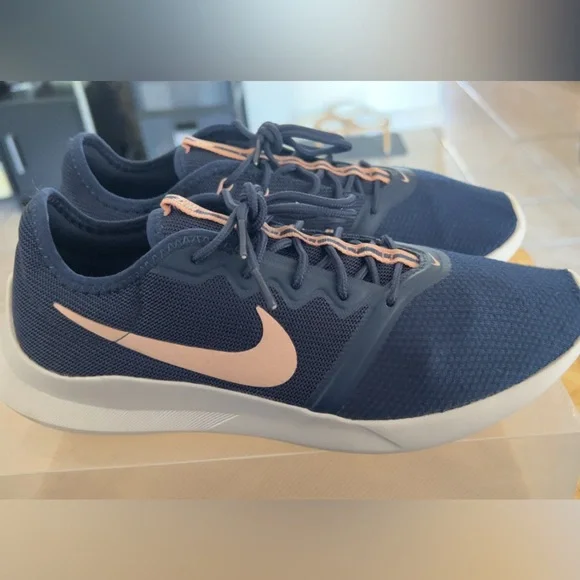 New without tags- Nike Viale Tech Racer
Blue/Pink - Picture 10 of 13